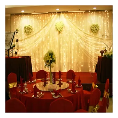 Cortina de luz LED como fundo de decoração de casamento